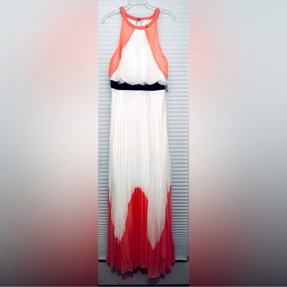 Soieblu Dresses & Skirts - Soieblu Coral and White Maxi Dress
